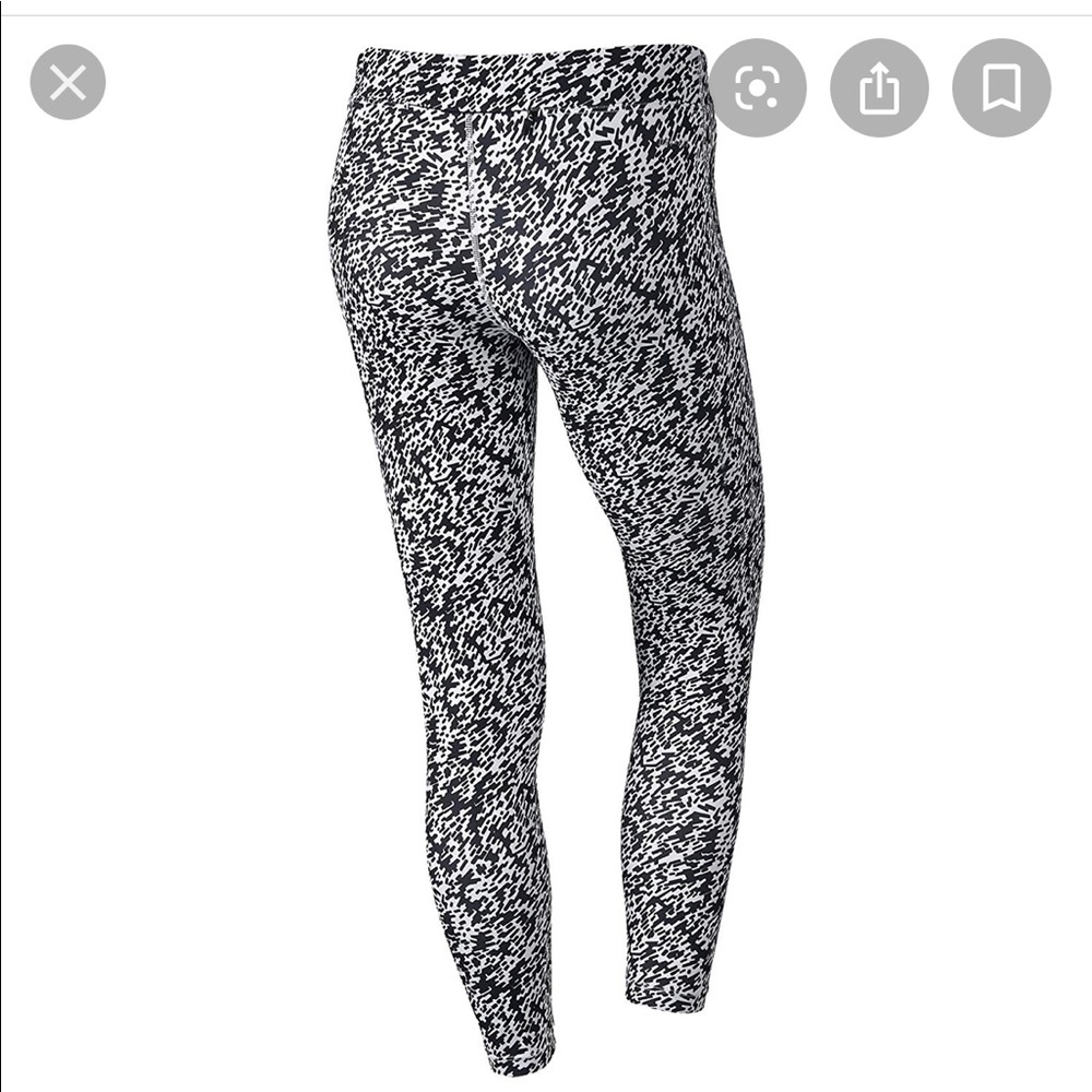 NIKE | Pronto Essential Running Crops - Picture 3 of 8